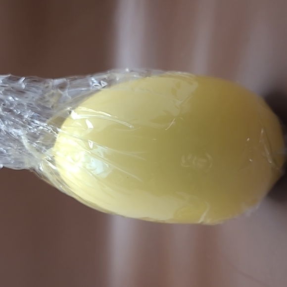 Goebel Easter bunny candle holder 4 an egg shape candle. Yellow candle included - Picture 9 of 10